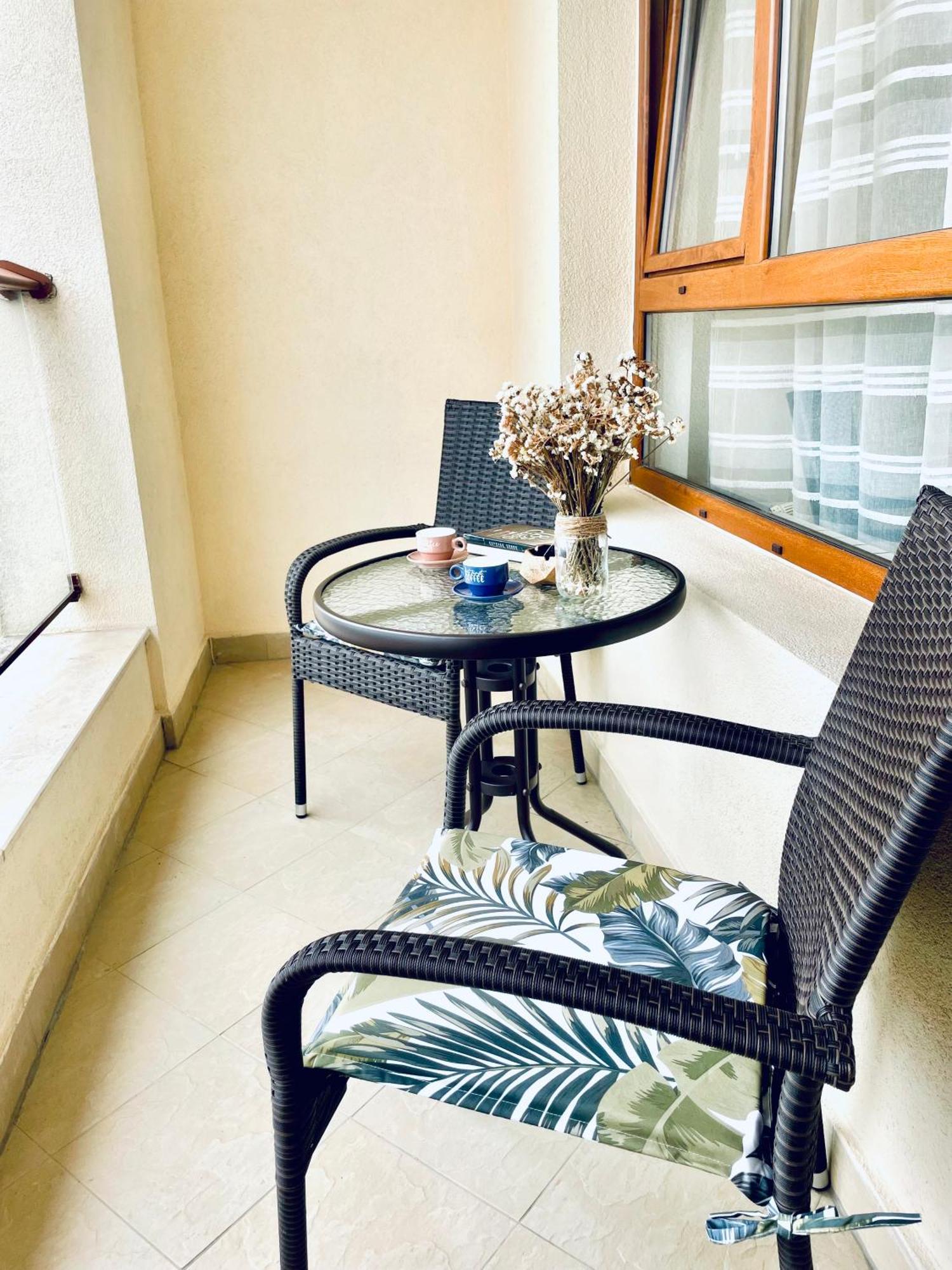 Appartement Апартамент Flowers à Varna Extérieur photo